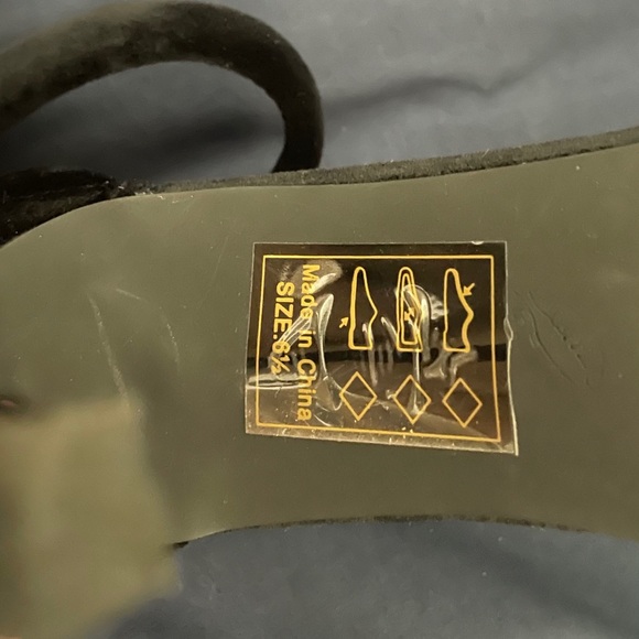 Black velvet ankle strap heels - Picture 6 of 8